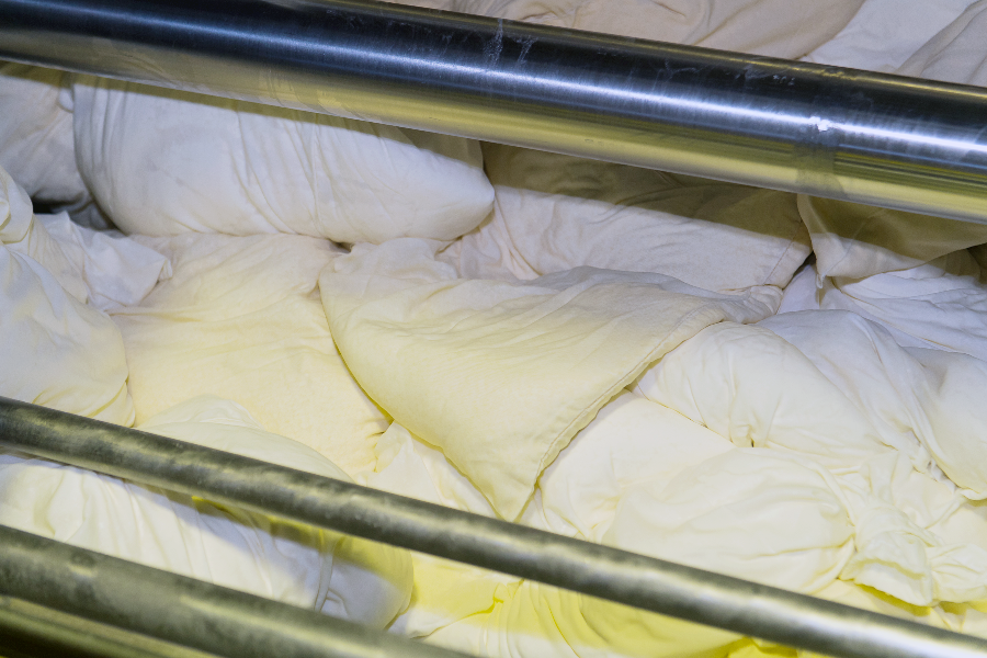 Стирка творожных мешочков